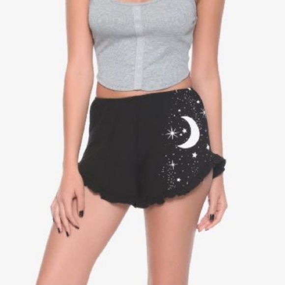 Nwt moon star ruffle black shorts - Picture 3 of 4